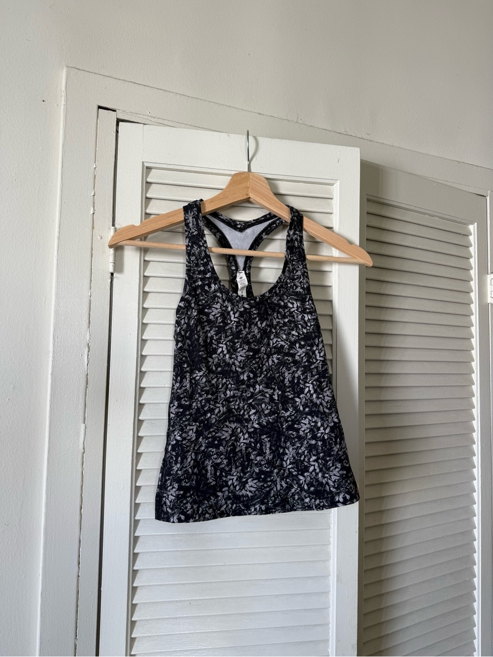 Lululemon Women's Black & White Patterned Racerback Tank Top